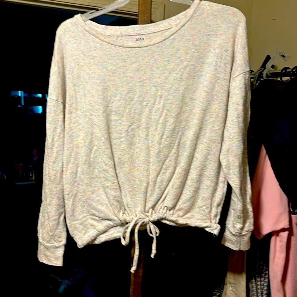sweater light material so you has tied to make crop